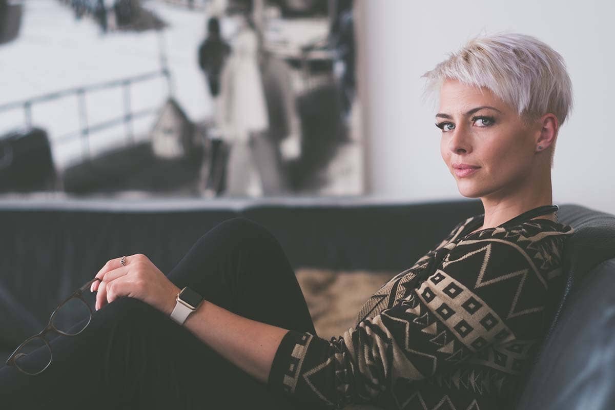 Quelle coupe de cheveux pour cheveux très fins et plats : 5 idées
