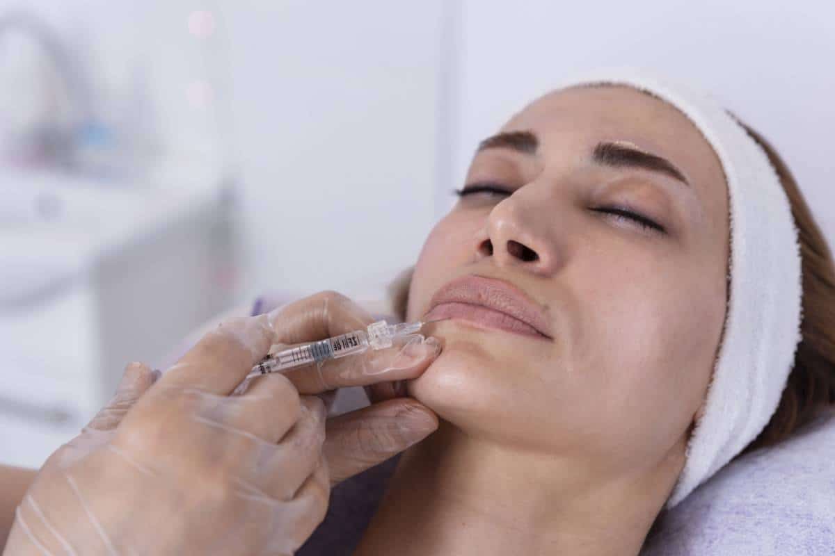 Zoom sur les injections d’acide hyaluronique pour vos lèvres