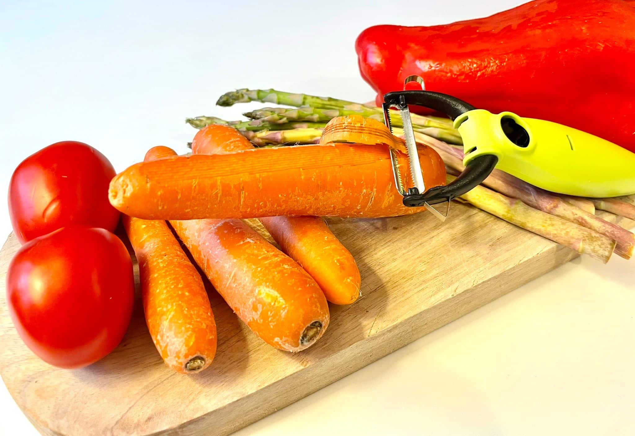Éplucher les légumes pour une alimentation plus saine : comment un épluche-légumes peut vous aider