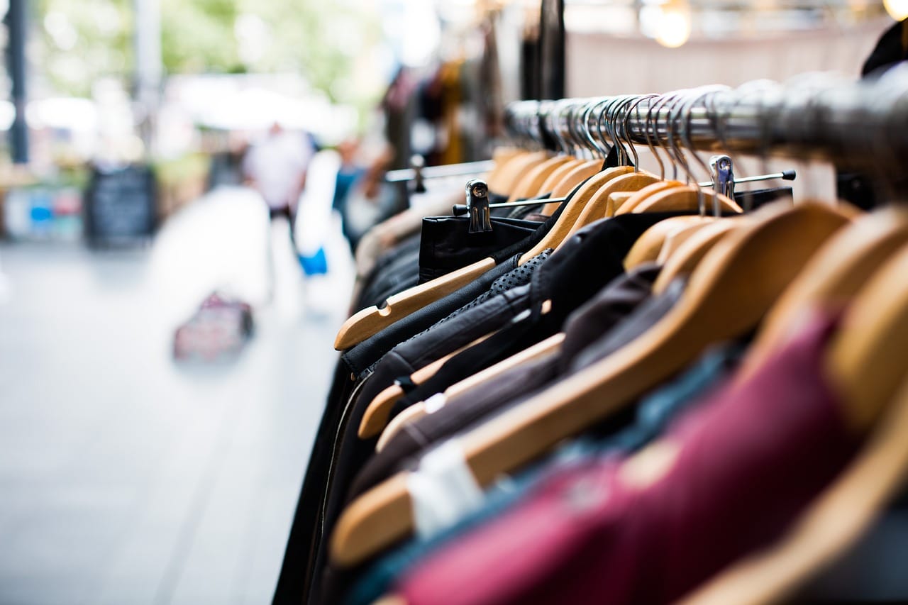 Les avantages des friperies vintage en ligne : Une alternative unique et durable à la mode conventionnelle