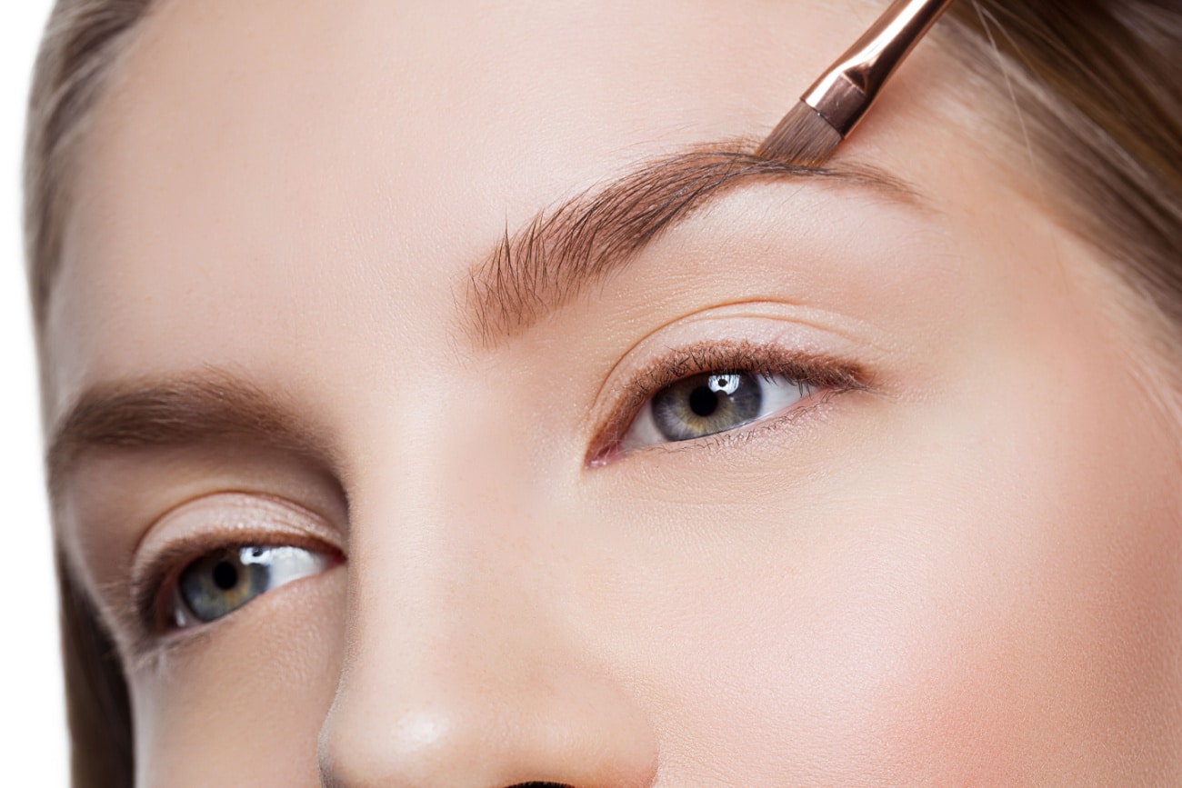 Comment maquiller ses sourcils pour un résultat professionnel et naturel