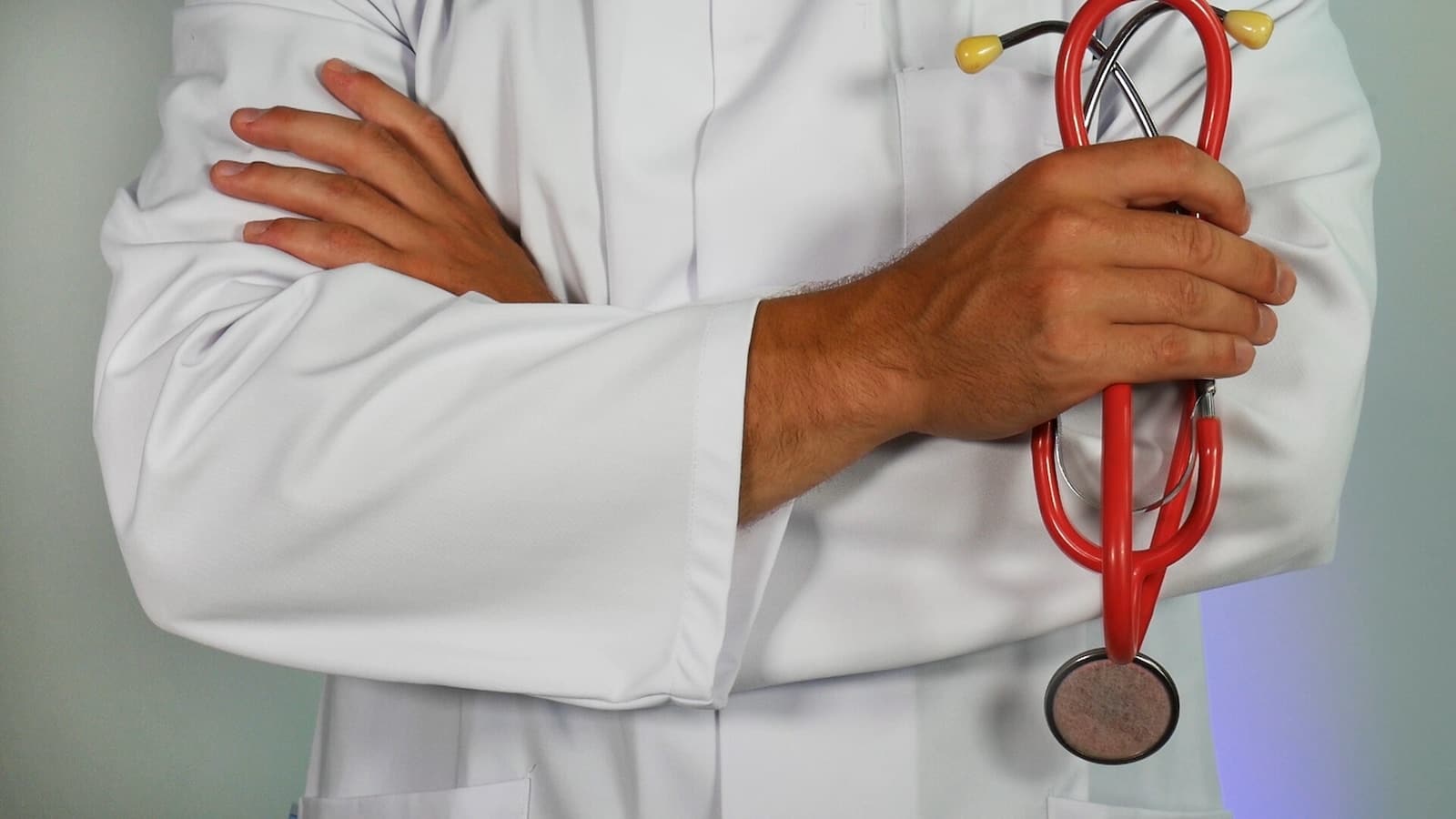 Comprendre l’arythmie cardiaque : causes, symptômes et traitements modernes