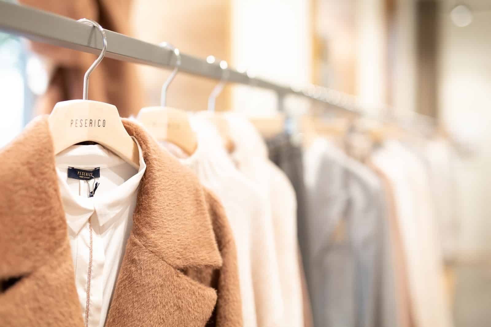L’élégance discrète : les secrets du minimalisme dans la mode moderne