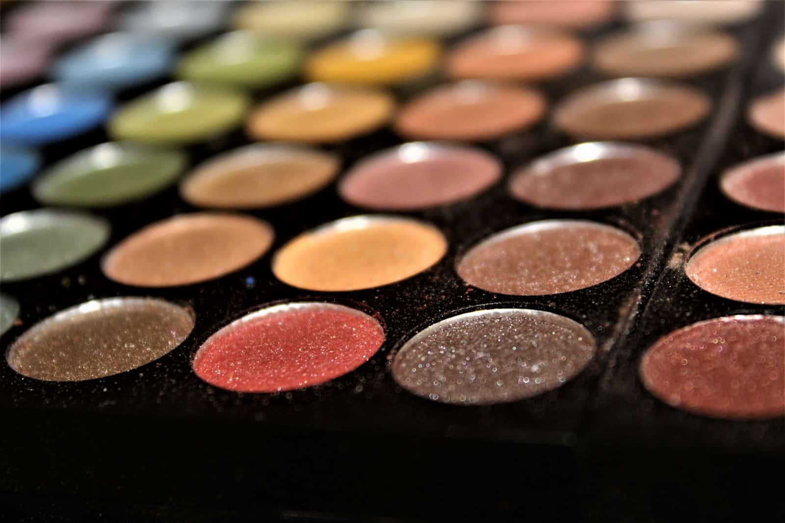 Les tendances des palettes de fards à paupières pour l’automne 2024