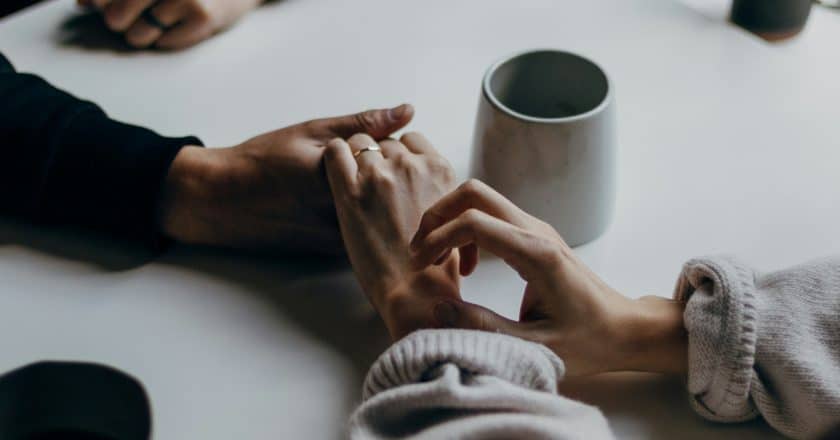 Ces sujets que votre homme évite… mais que vous devriez aborder
