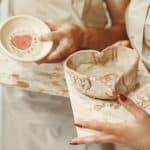 Atelier céramique : une activité apaisante et créative pour tous les âges