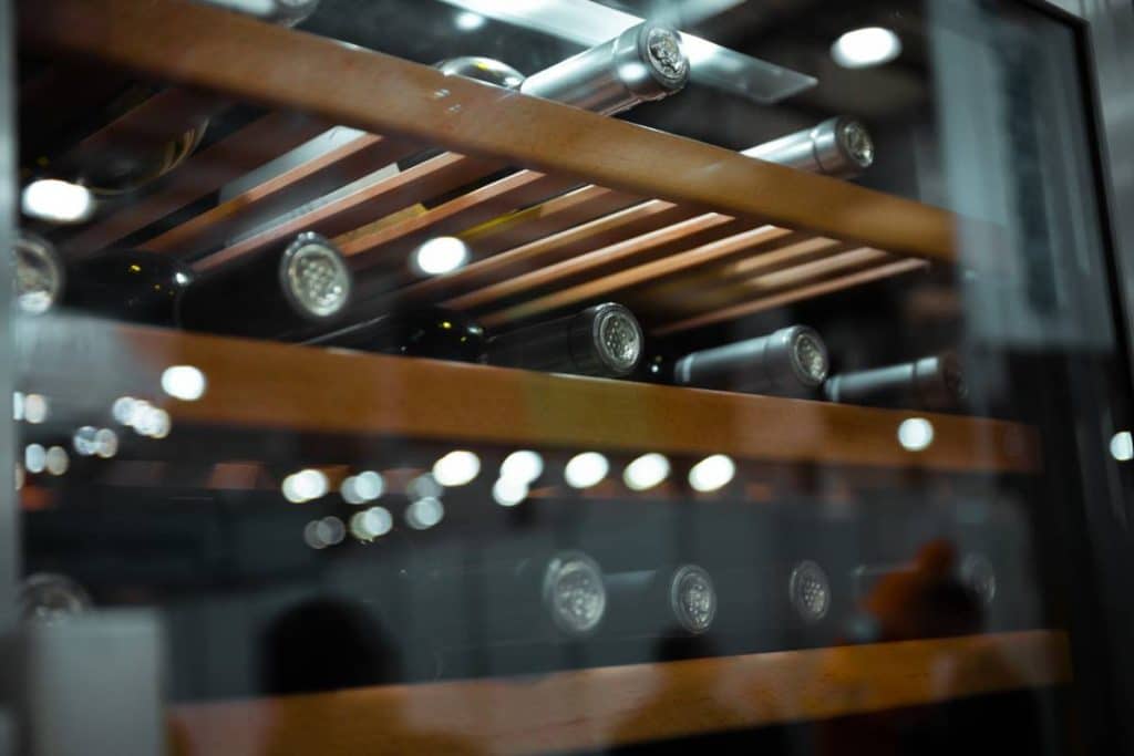 Cave &agrave; vin sur mesure : l’&eacute;crin id&eacute;al pour sublimer votre collection