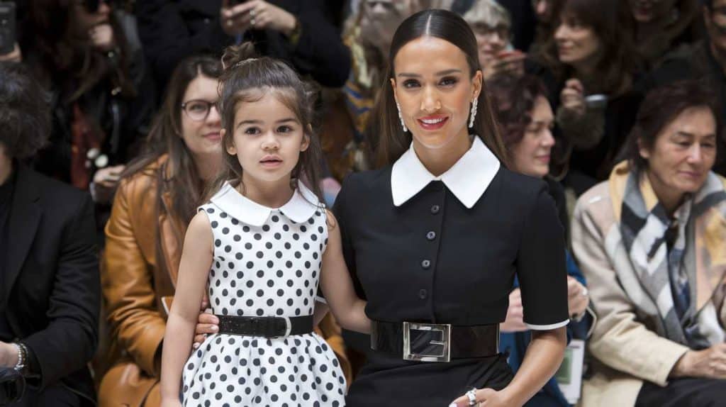 Jessica Alba et sa fille Haven illuminent le d&eacute;fil&eacute; Fendi lors d’une apparition m&egrave;re-fille exceptionnelle