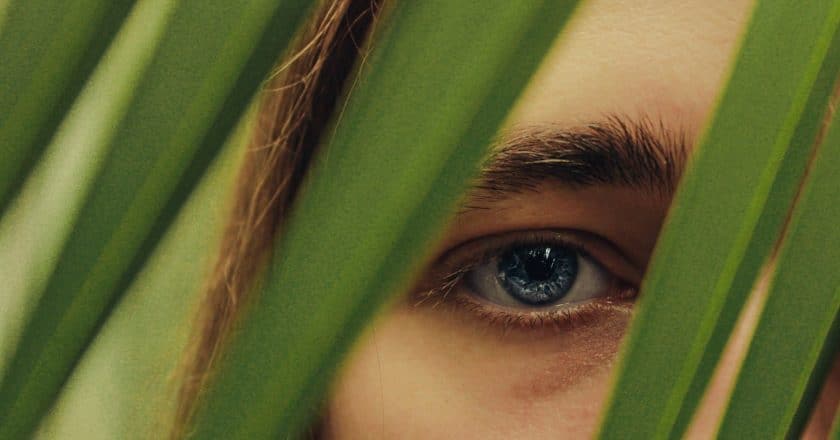 Contour des yeux : astuces pour un regard éclatant