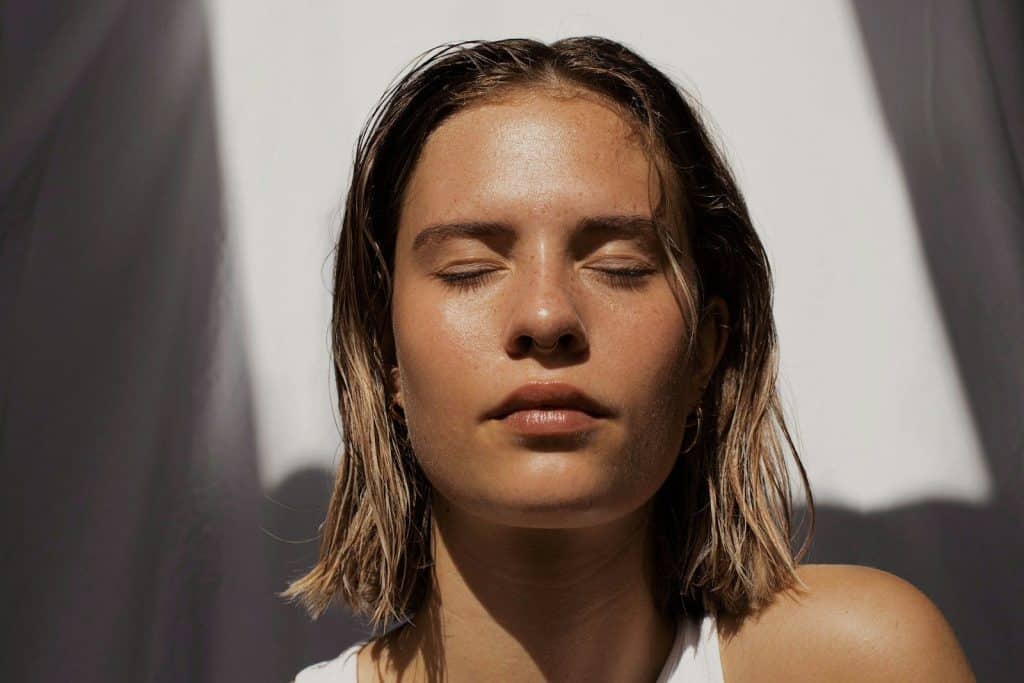 S&eacute;rum hydratant visage : guide complet pour choisir le produit id&eacute;al