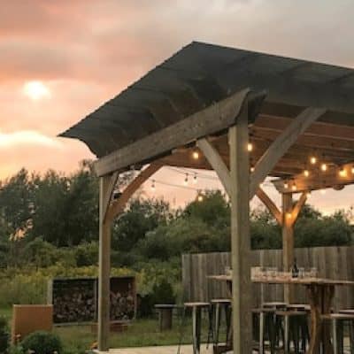 Pergola dans son jardin : tout ce qu’il faut savoir avant de se lancer