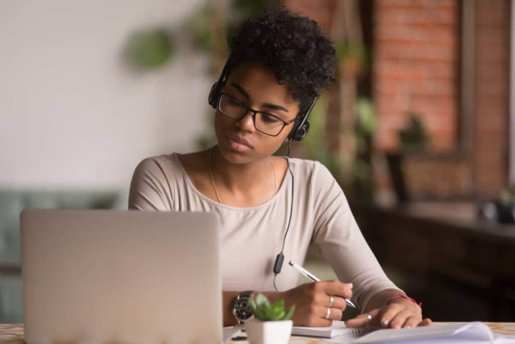 Cours particuliers en ligne du coll&egrave;ge au lyc&eacute;e : progressez &agrave; votre rythme !
