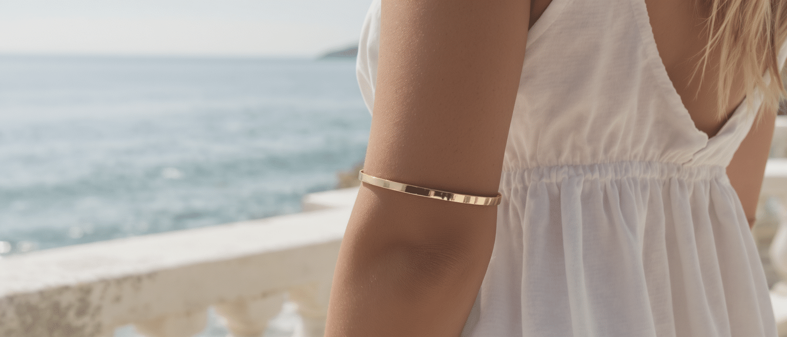 Les bracelets de bras : l’accessoire phare &agrave; adopter pour sublimer vos tenues estivales