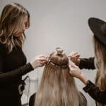 Bandes adhésives cheveux : le guide expert pour une pose invisible et durable